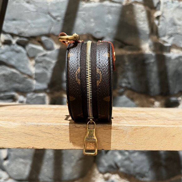 Louis Vuitton FW19 Brown Monogram Legacy Round Coin Pouch Charm - Picture 4 of 12